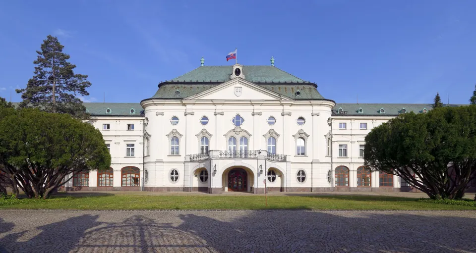 Erzbischöfliches Sommerpalais, Ostansicht