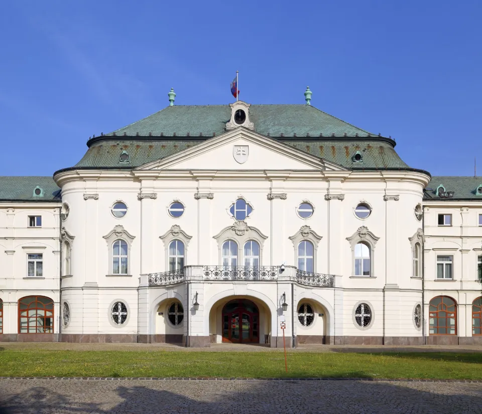 Erzbischöfliches Sommerpalais, Ostansicht