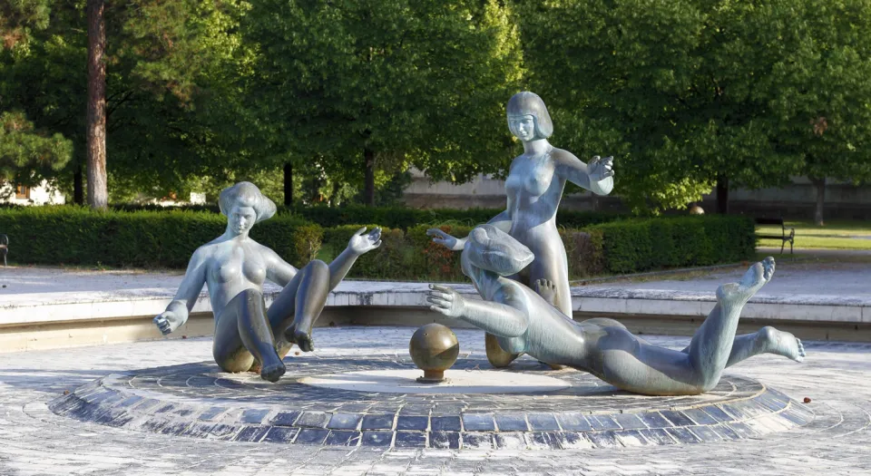  Springbrunnen „Freude des Lebens”, im Garten des Palais Grassalkovich