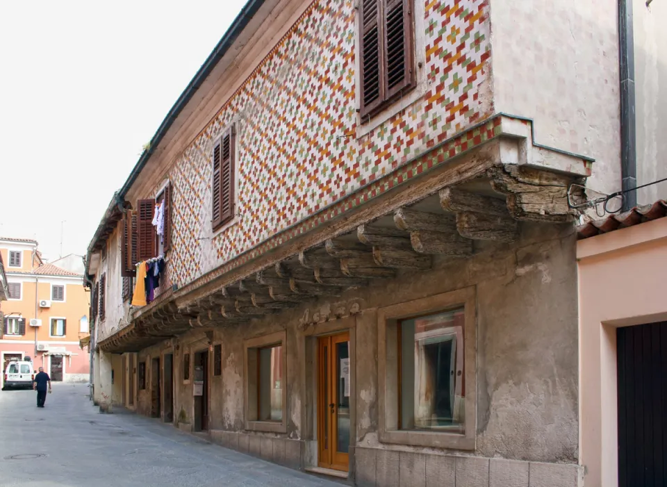 Haus “a gheffo” Kidrič-Straße Nr. 33, Nordwestansicht