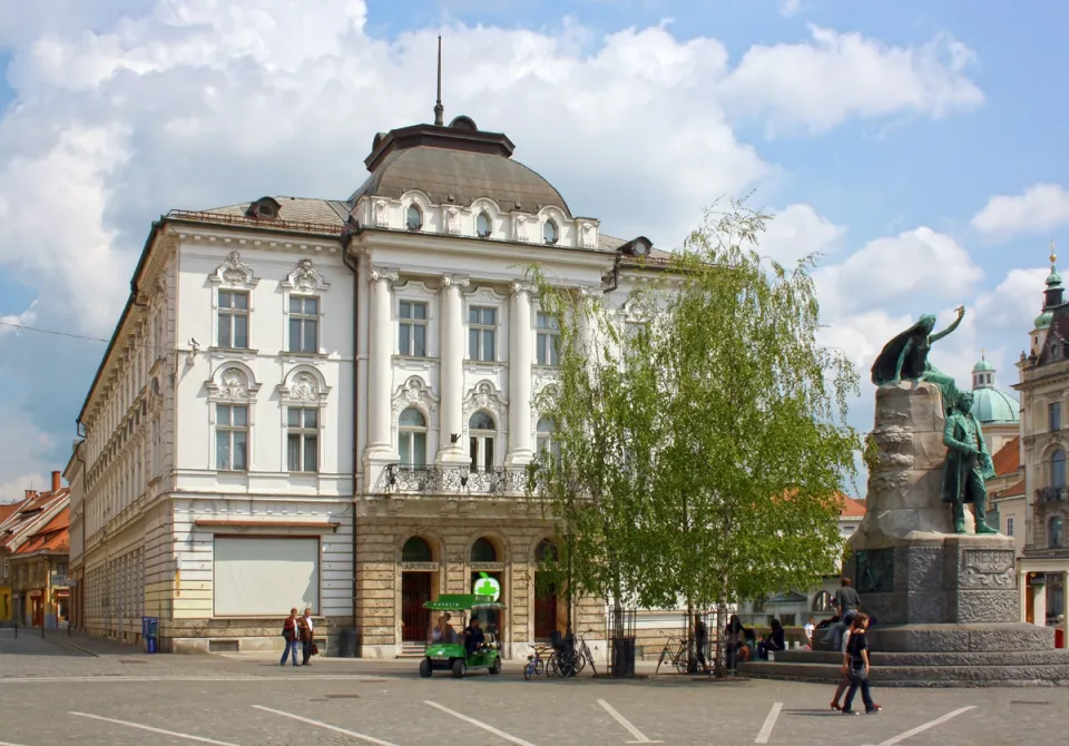 Zentralapotheke, Westansicht