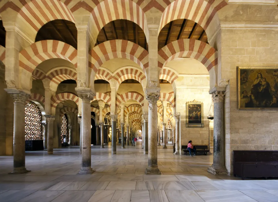 Moschee-Kathedrale von Cordoba, Bau unter Abd al-Rahman I.