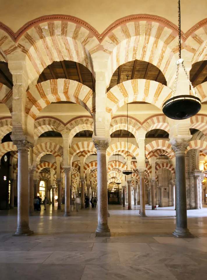 Moschee-Kathedrale von Cordoba, Bau unter Abd al-Rahman I.