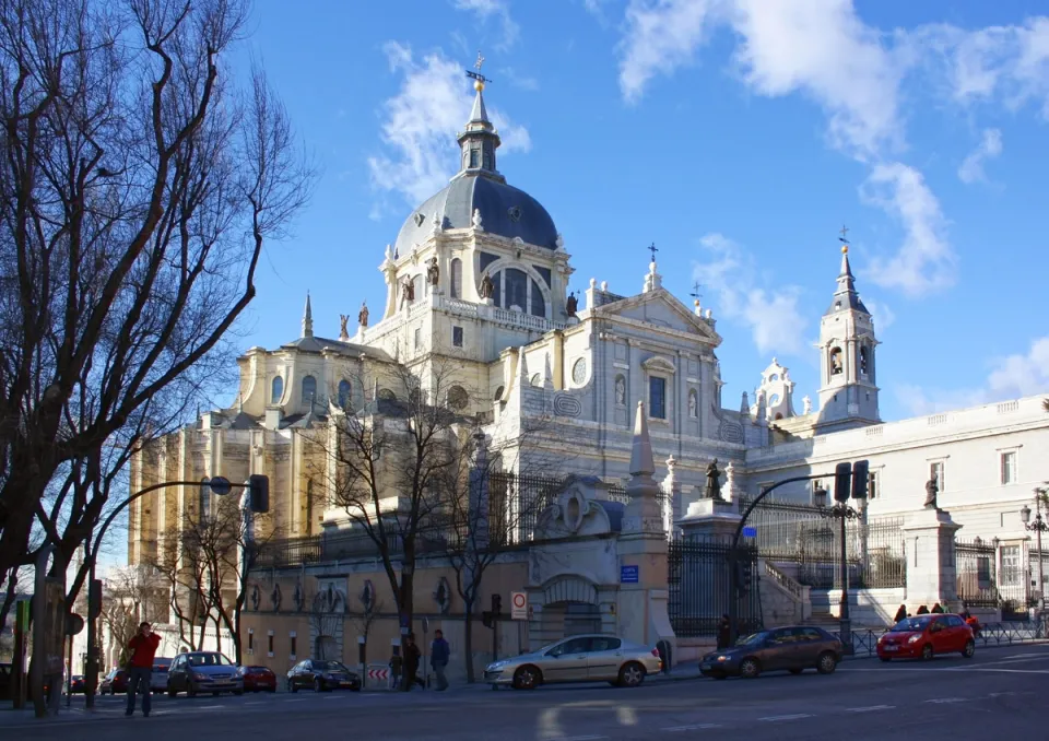 Almudena-Kathedrale, Ostansicht