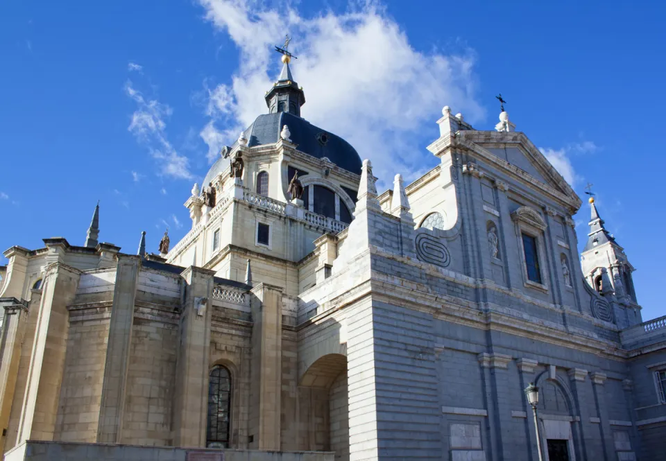 Almudena-Kathedrale, Ostansicht