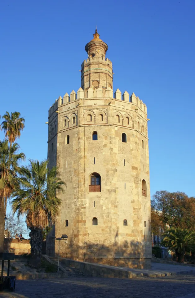 Goldturm, Westansicht bei Sonnenuntergang