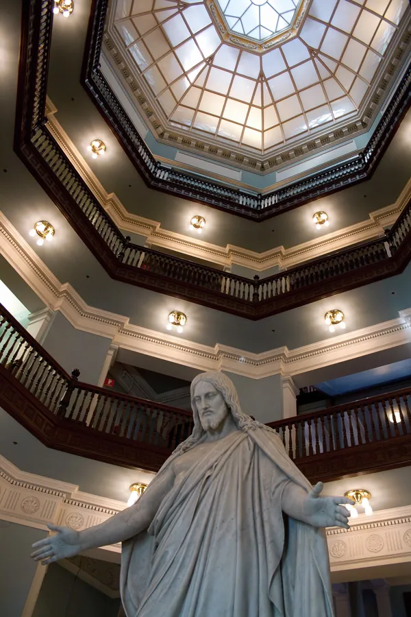 Johns-Hopkins-Hospital, Billingsgebäude, Rotunde mit Christusstatue