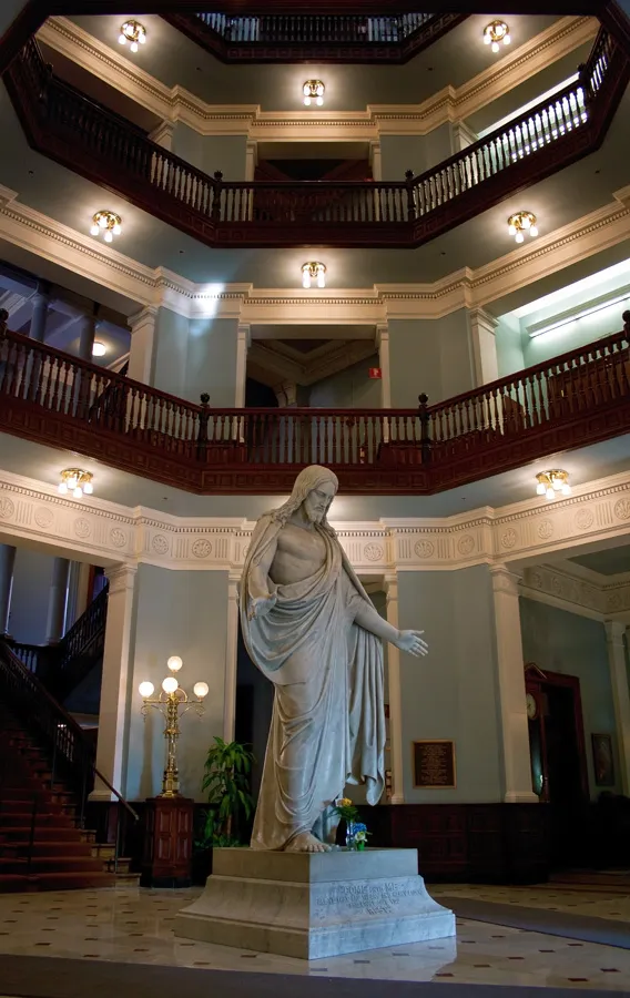 Johns-Hopkins-Hospital, Billingsgebäude, Rotunde mit Christusstatue