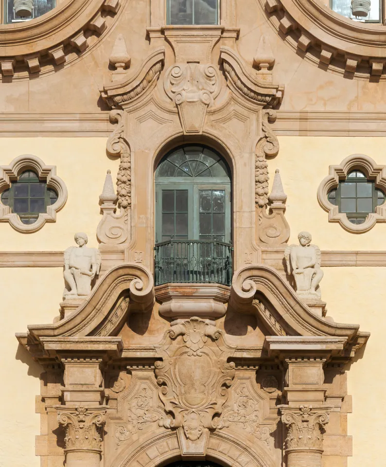 Freiheitsturm, Detail des Hauptportals Freiheitsturm, Detail des Hauptportals