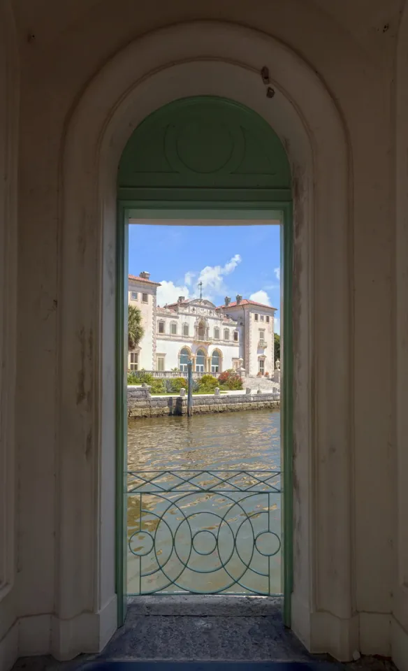 Villa Vizcaya, Aussicht vom Teehaus auf das Haupthaus