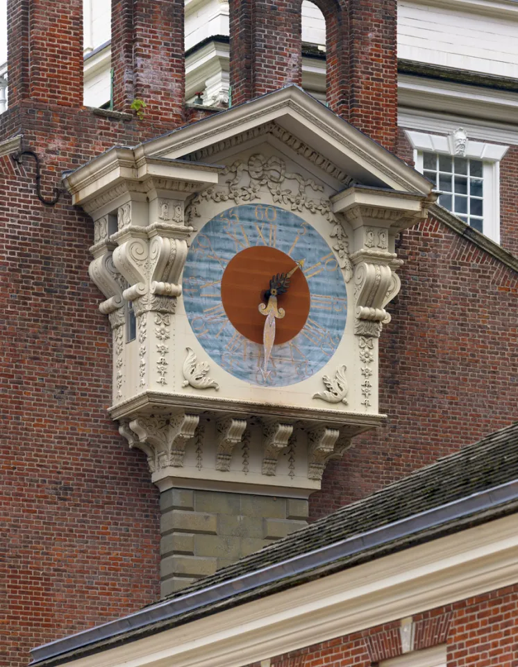 Unabhängigkeitshalle, Uhr