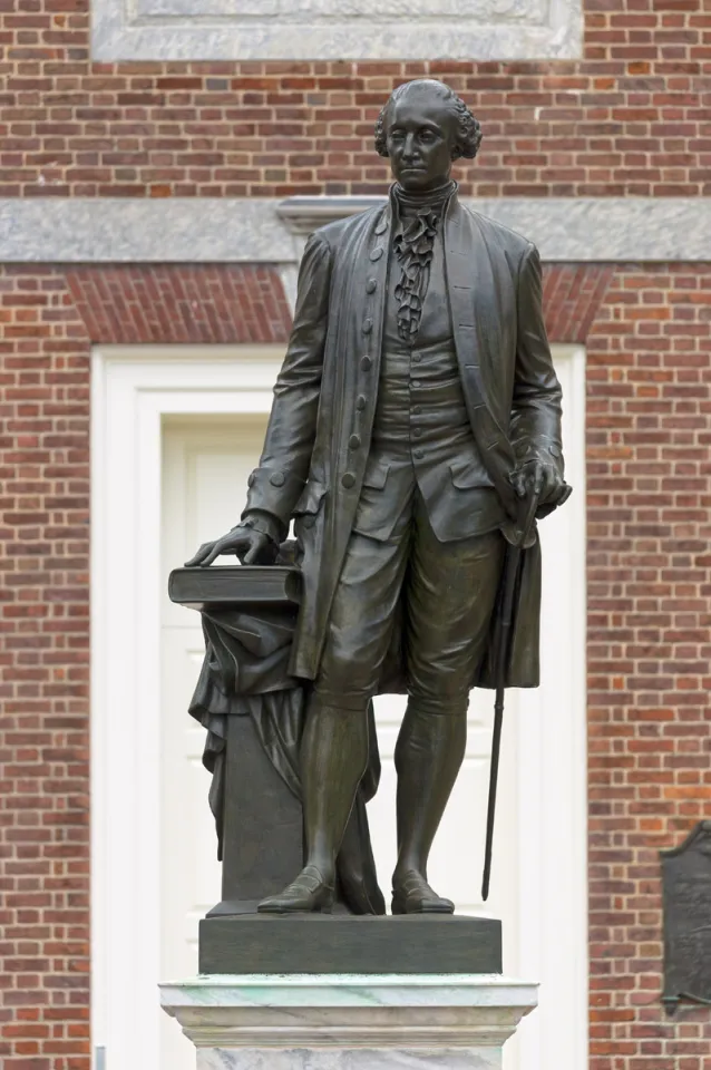 Unabhängigkeitshalle, Statue von George Washington