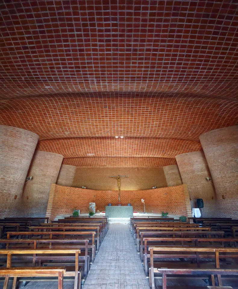 Kirche von Atlántida, Innenraum, Gaußsches Gewölbe