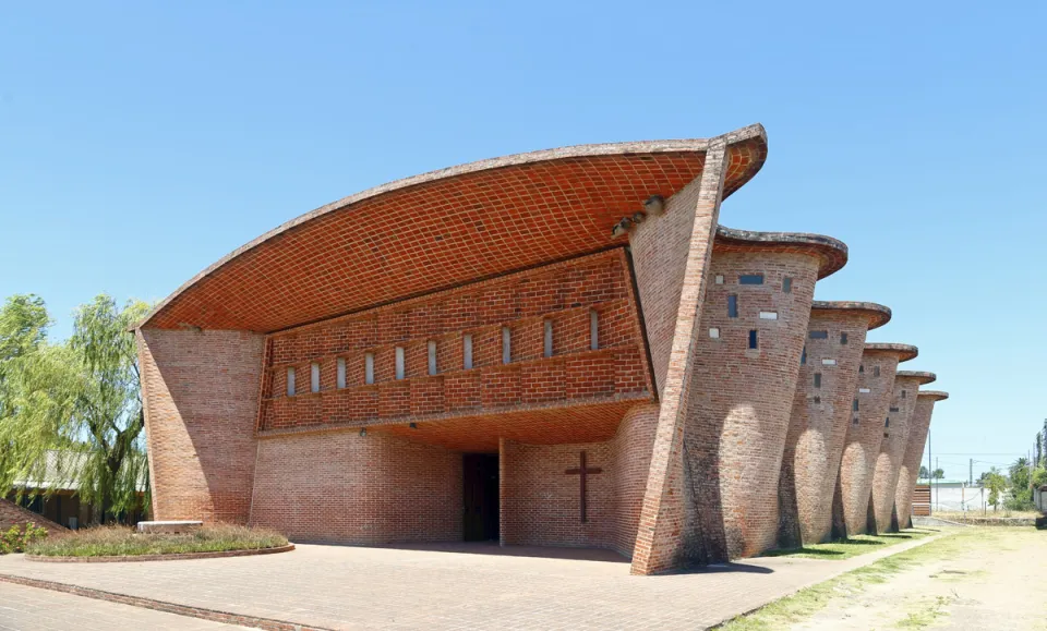 Kirche von Atlántida, Nordwestansicht