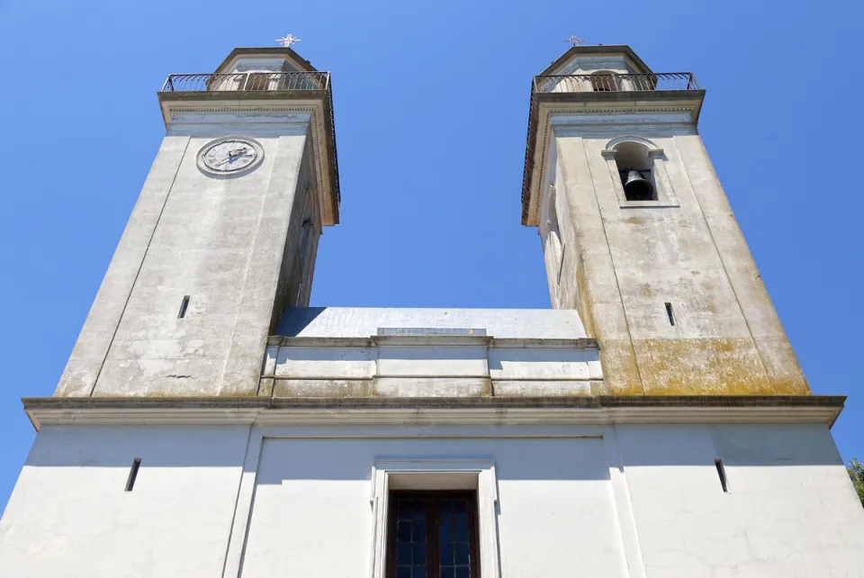 Basilika des Allerheiligsten Sakraments, Front mit Türmen