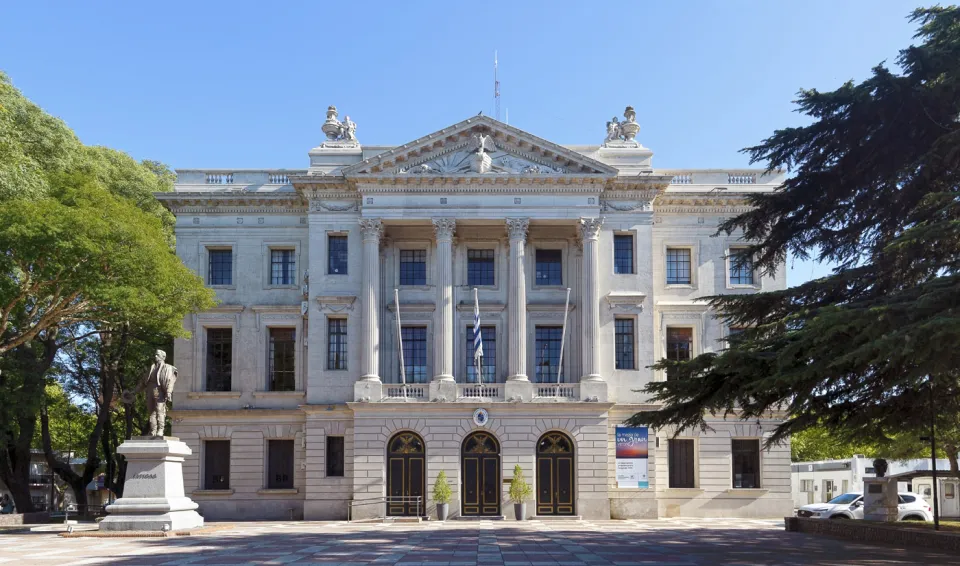 Kommunalpalast von Colonia, Hauptfassade (Südansicht)