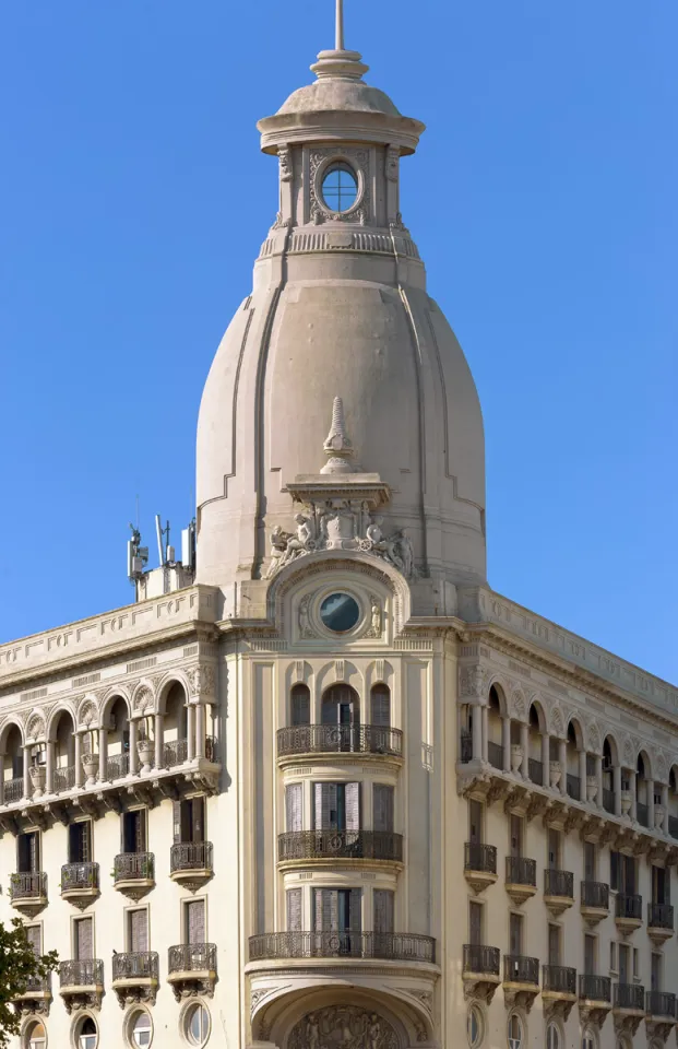 Soler-Gebäude, Detailansicht mit Turm