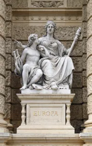 Naturhistorisches Museum, Figurengruppe „Europa“