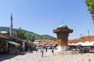 Bascarsija-Platz mit Sabil (Sebilj)