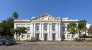 Staatsbibliothek Niterói, Hauptfassade