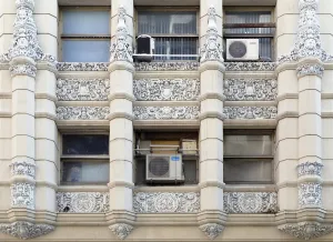 Mayapan-Gebäude, Detail der Fassade