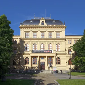 Südböhmisches Museum, zentraler Bau (Nordostansicht)