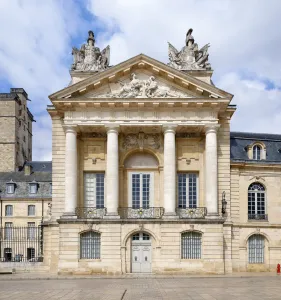 Palast der Herzöge von Burgund, Stirnseite des östlichen Flügels