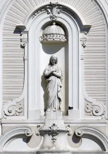 Kirche Sankt Ferreolus der Augustiner, Detail der Fassade