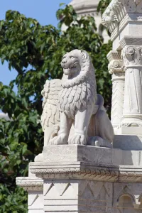 Fischerbastei, Reiterstandbild König Stephans I., Löwenstatue