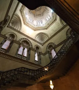 Chhatrapati Shivaji Terminu (Victoria Terminus), Treppenhaus, Kuppel