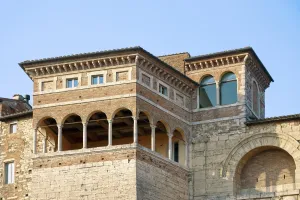 Etruskischer Bogen, Loggia (Nordansicht)