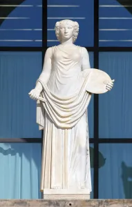 Palast der italienischen Zivilisation, allegorische Statue „Malerei“