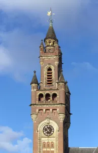 Friedenspalast, Prager Turm