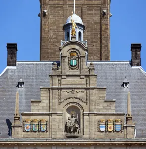 Rathaus von Rotterdam, Giebel