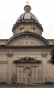 Nationales Pantheon der Helden, Detail der rückseitigen Fassade