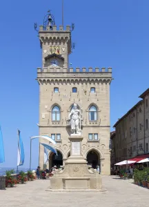 Palazzo Pubblico, am Freiheitsplatz