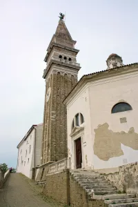 Pfarrkirche St. Georg, Glockenturm (Campanile) und Baptisterium