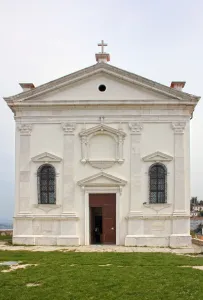 Pfarrkirche St. Georg, Hauptfassade