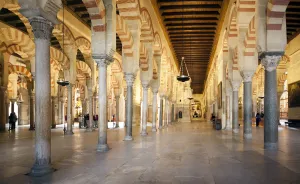 Moschee-Kathedrale von Cordoba, Bau unter Abd al-Rahman I.