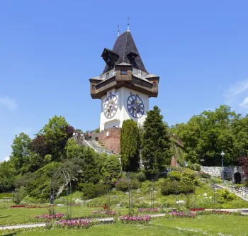Grazer Uhrturm, vom Rosengarten auf der Bürgerbastei