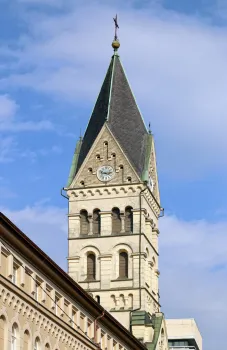 Herz-Jesu-Kirche, Helmturm