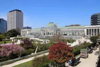 Botanischer Garten Brüssel, Orangerie, mit dem Victoria-Regina-Turm