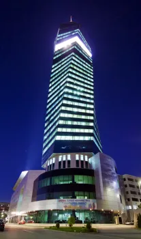 Avaz Twist Tower, bei Nacht