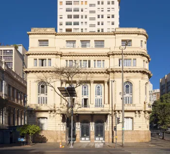 Automobilclub von Minas Gerais, Hauptfassade (Nordostansicht)