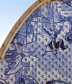Kirche Heiliger Franz von Assisi, Detail der Azulejo-Fliesen der Rückwand