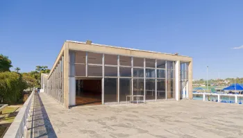 Iate Tênis Clube, Terrasse mit Zugang zum Portinari-Saal
