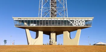 Fernsehturm Brasília, unterer Betonbaukörper (Ostansicht)