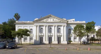 Staatsbibliothek Niterói, Hauptfassade