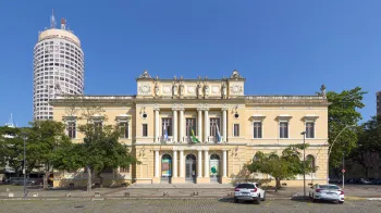 Justizpalast, Hauptfassade