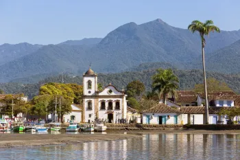 Blick vom Kai von Paraty auf den Santa-Rita-Platz